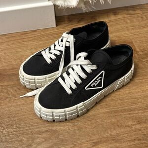 Prada sneakers 40